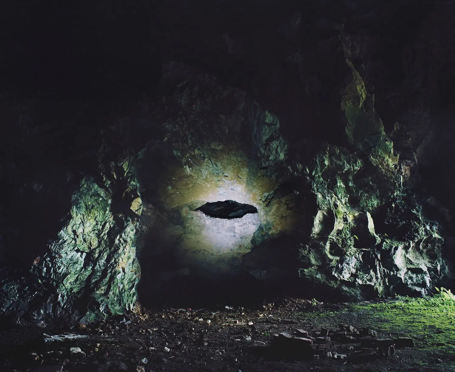 Zhang Wenxin, Eye of the Cavern, 2021，Archival Pigment Print，Courtesy of the artist