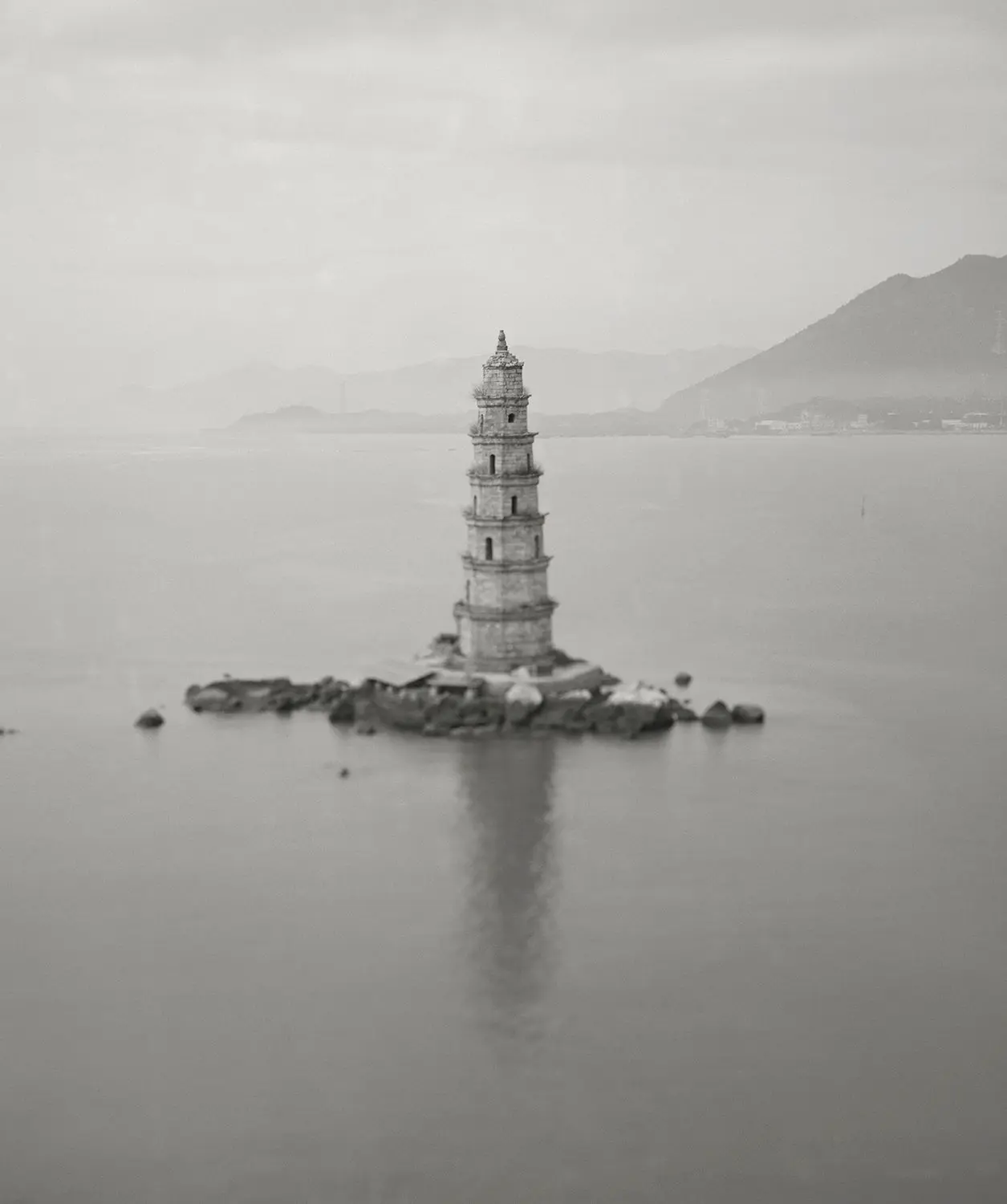 Lin Shu, Shifan Pagoda (Liao Dynasties, Qing Dynasties), from the Pagoda Series, 2023, Inkjet print，Courtesy of the artist